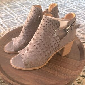 Gray Open Toe Block Heel Sandals